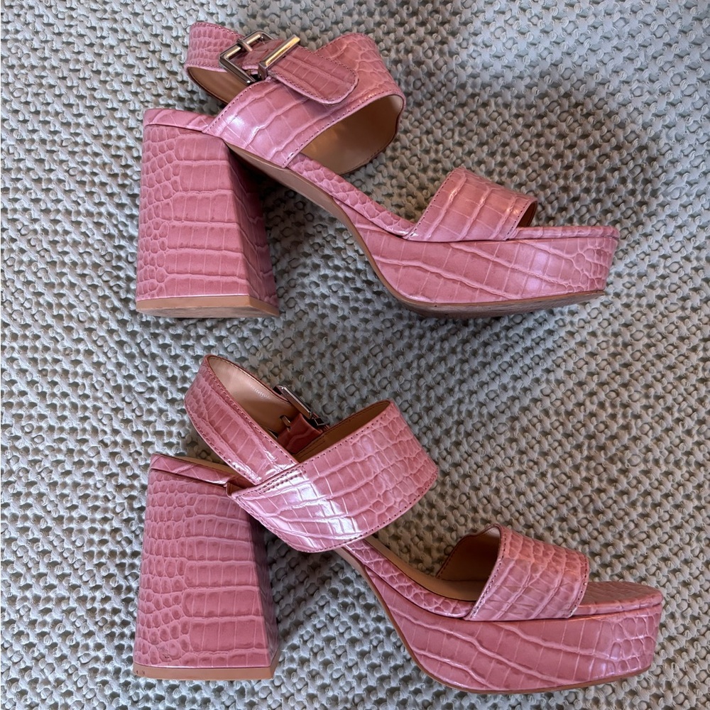 Urban outfitters Size 8 pink platform chunky heels